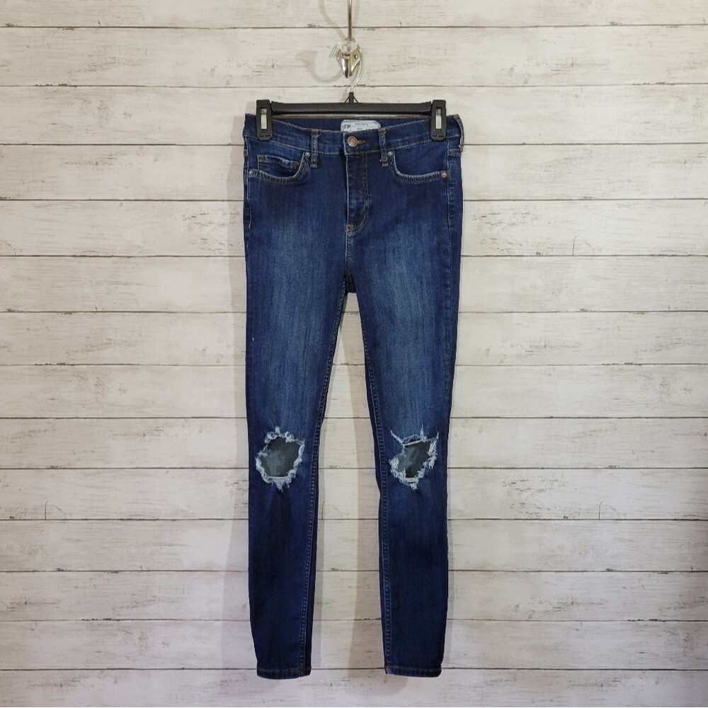 Free People Distressed Busted Knee Boho Chic Cropped Skinny‎ Jeans Size 26